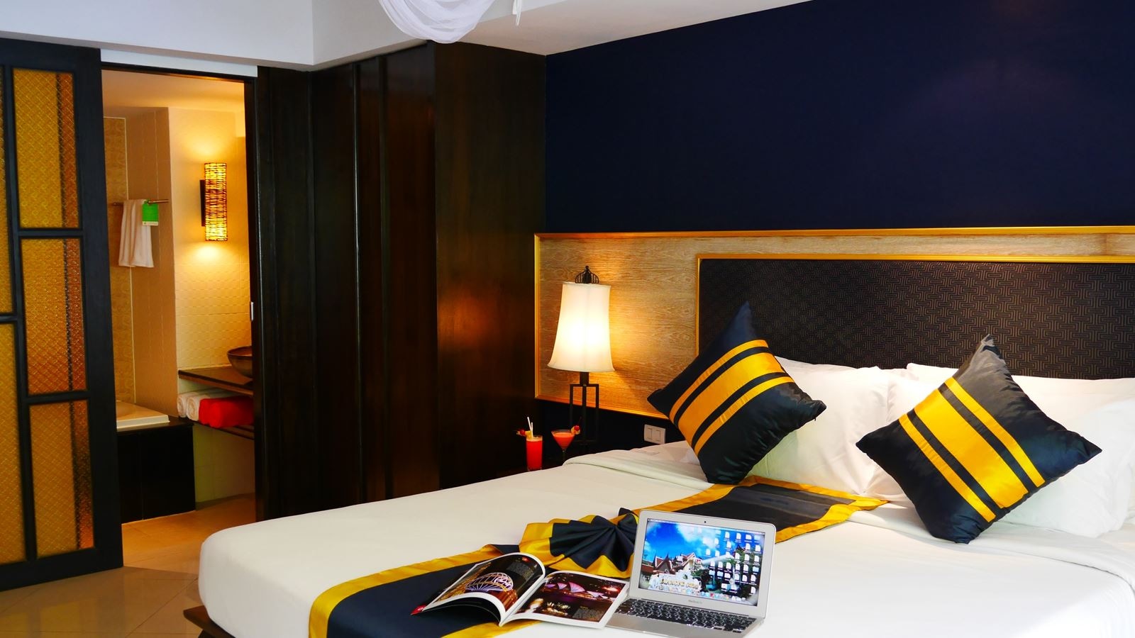 rooms-deluxe-pool-access