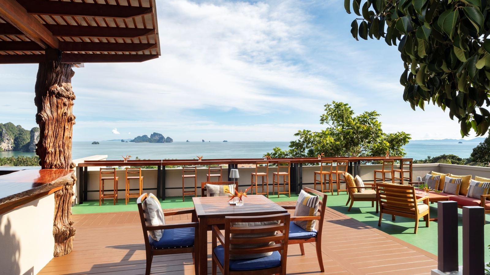 bars-the-peak-rooftop-bar