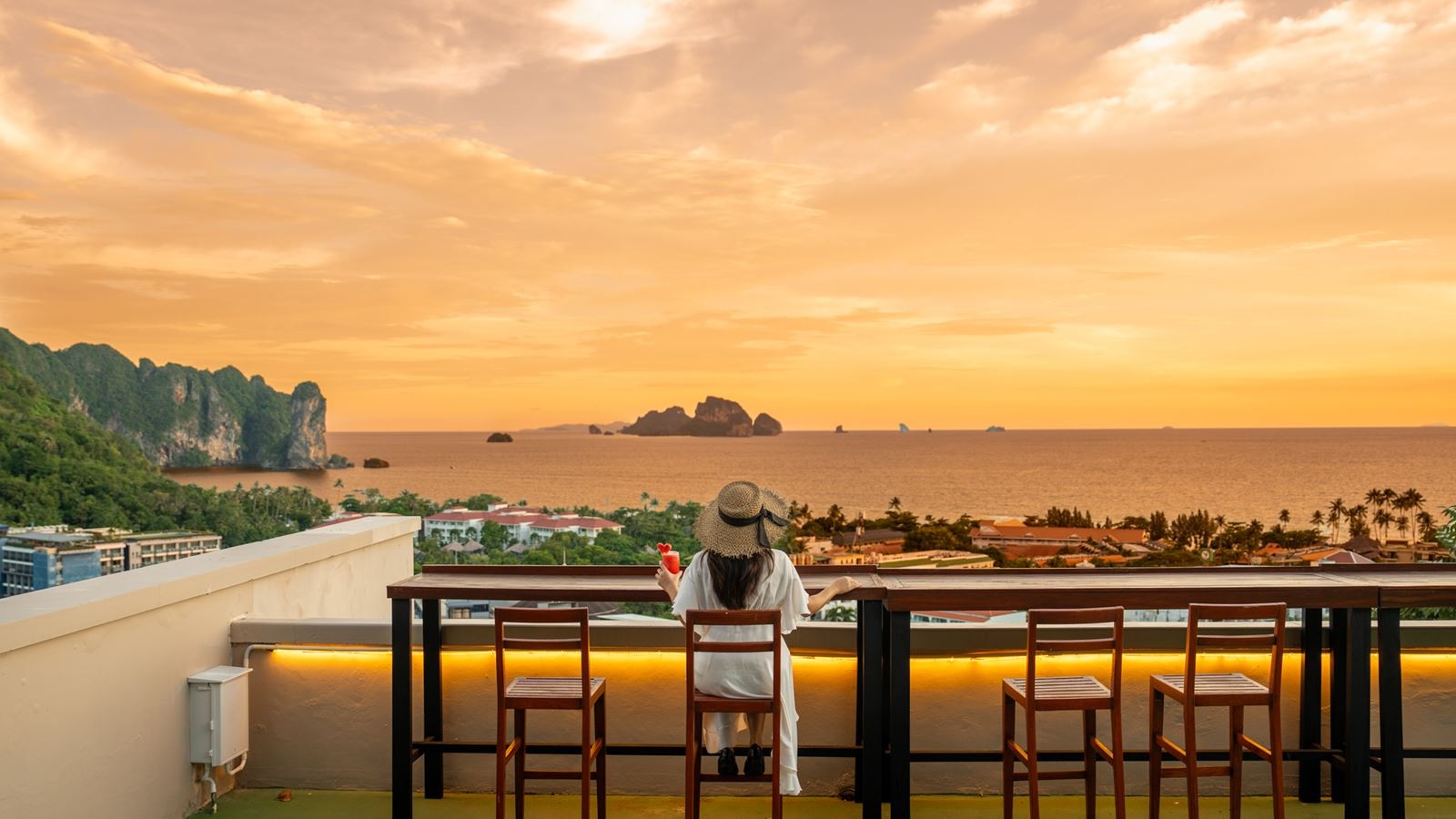 bars-the-peak-rooftop-bar