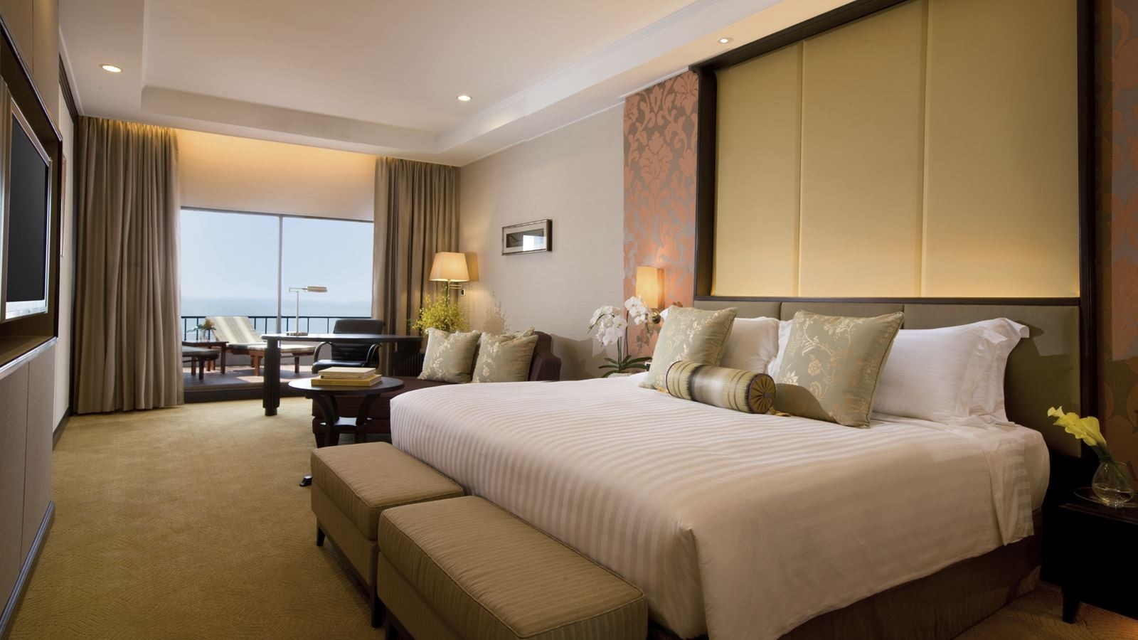 rooms-club-grand-room