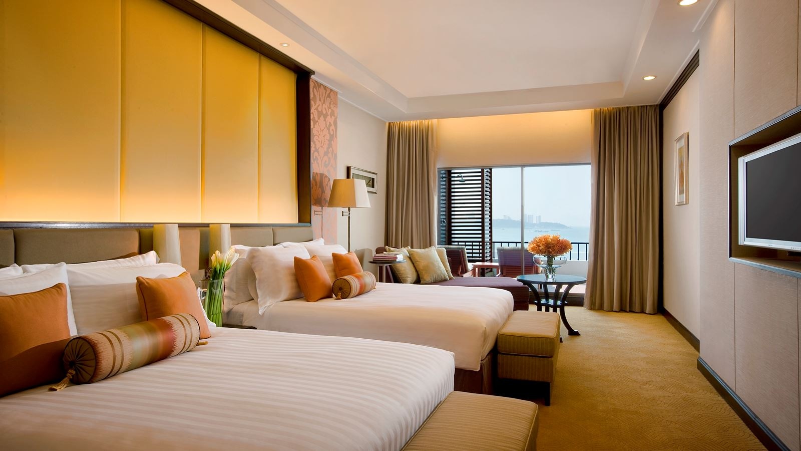 rooms-club-grand-room