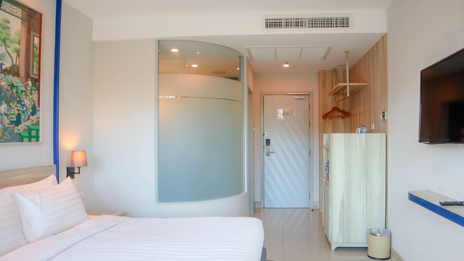 rooms-superior-pool-view-child-sharing-bed