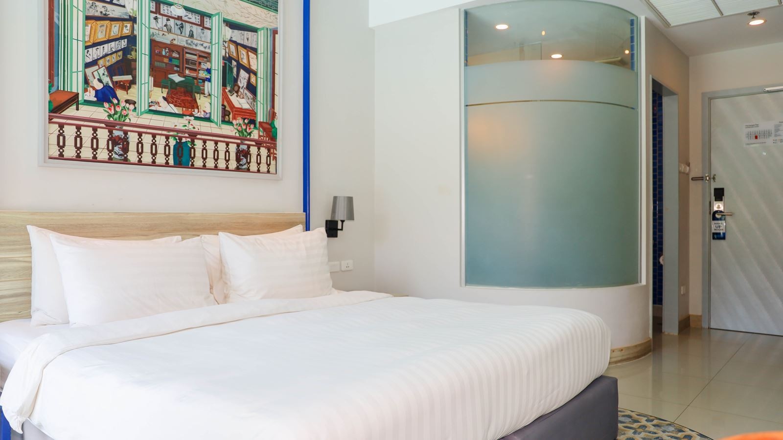 rooms-deluxe-pool-access-child-sharing-bed