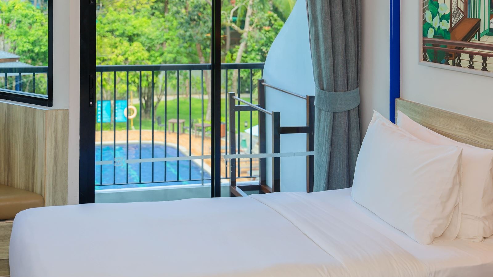 rooms-two-bedroom-family-pool-view-suite-child-sharing-bed