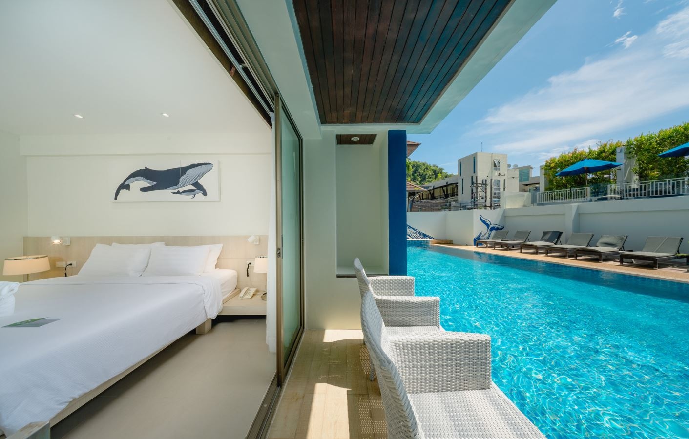 rooms-deluxe-pool-access