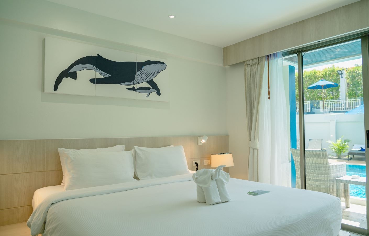 rooms-deluxe-pool-access