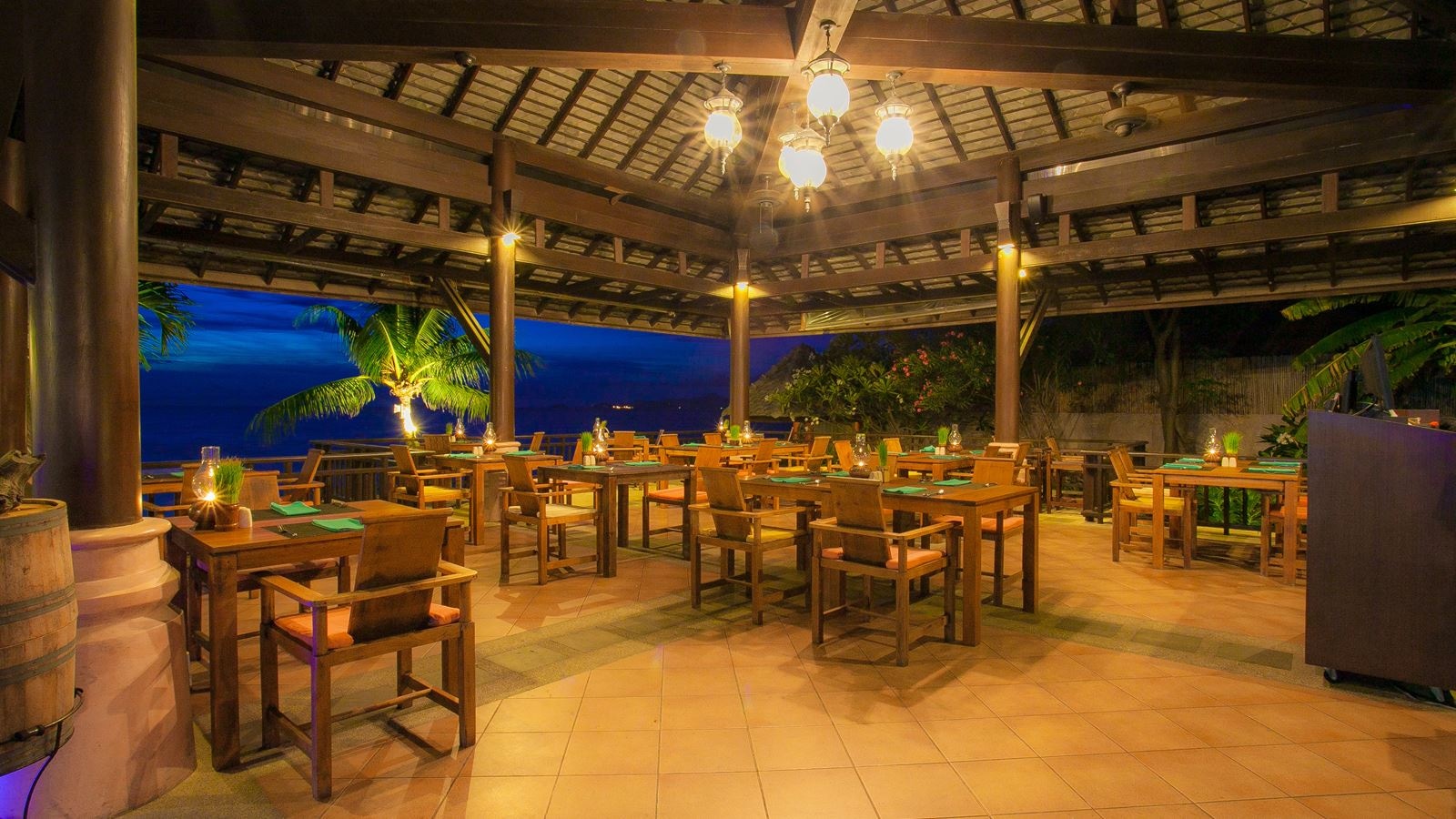 restaurants-the-breeze-restaurant