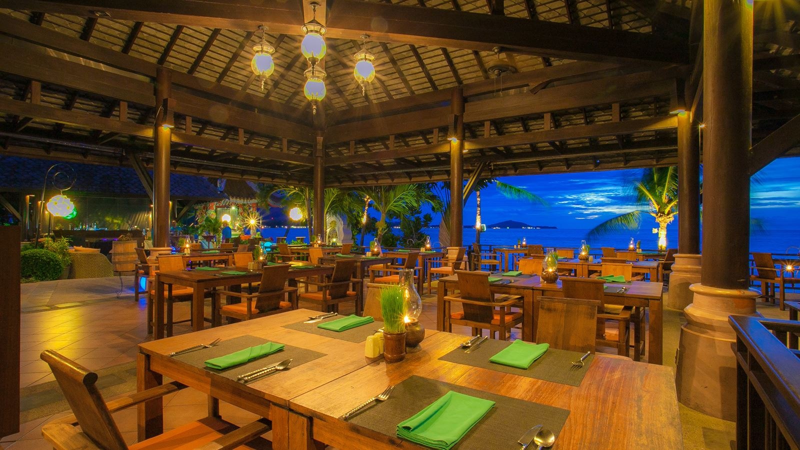 restaurants-the-breeze-restaurant