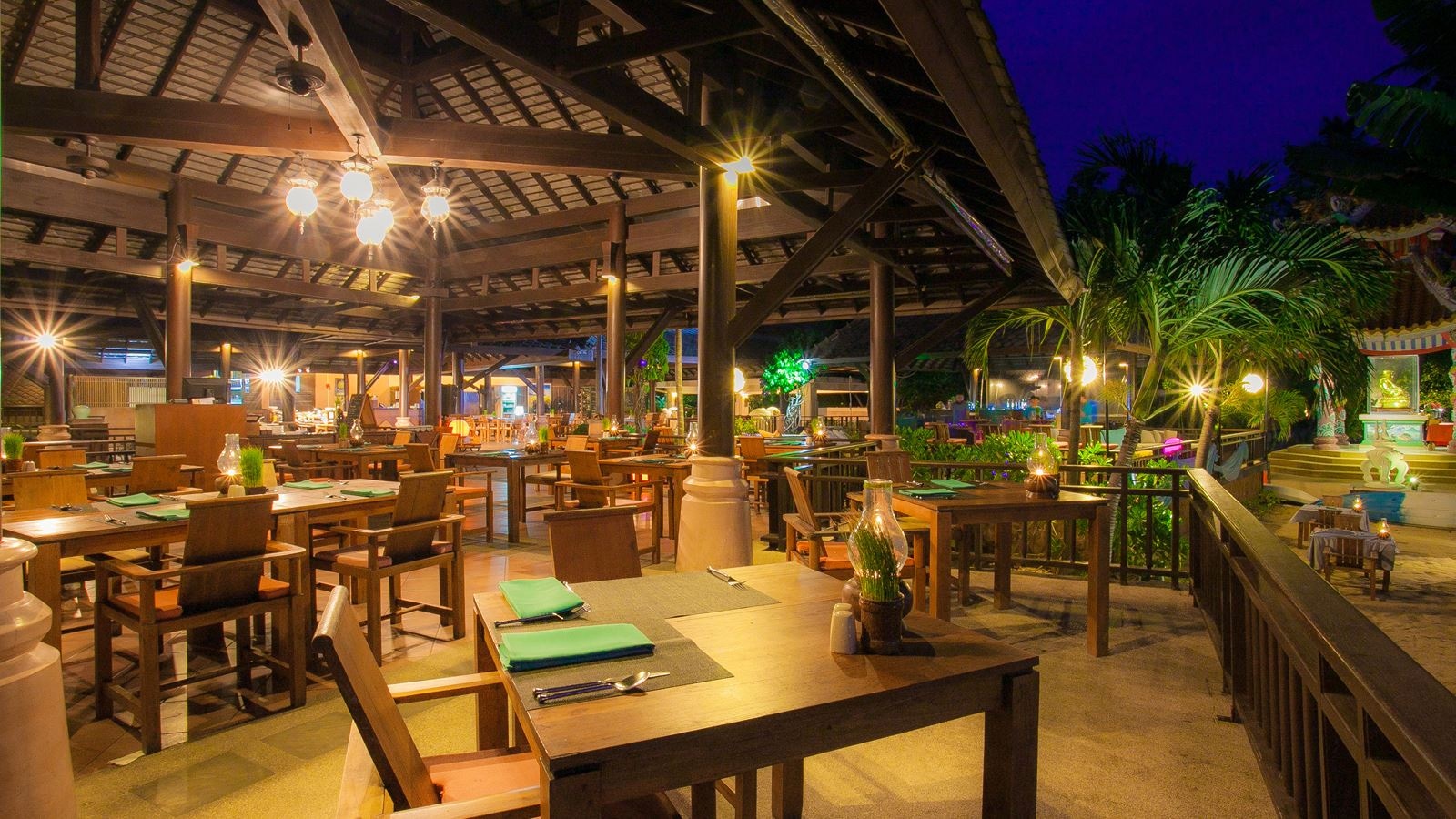 restaurants-the-breeze-restaurant