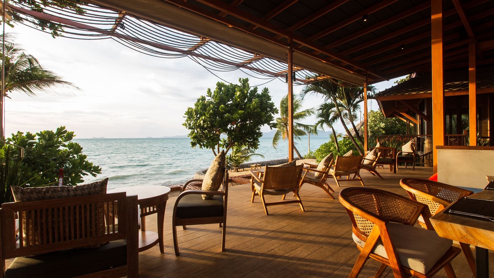 restaurants-the-breeze-restaurant