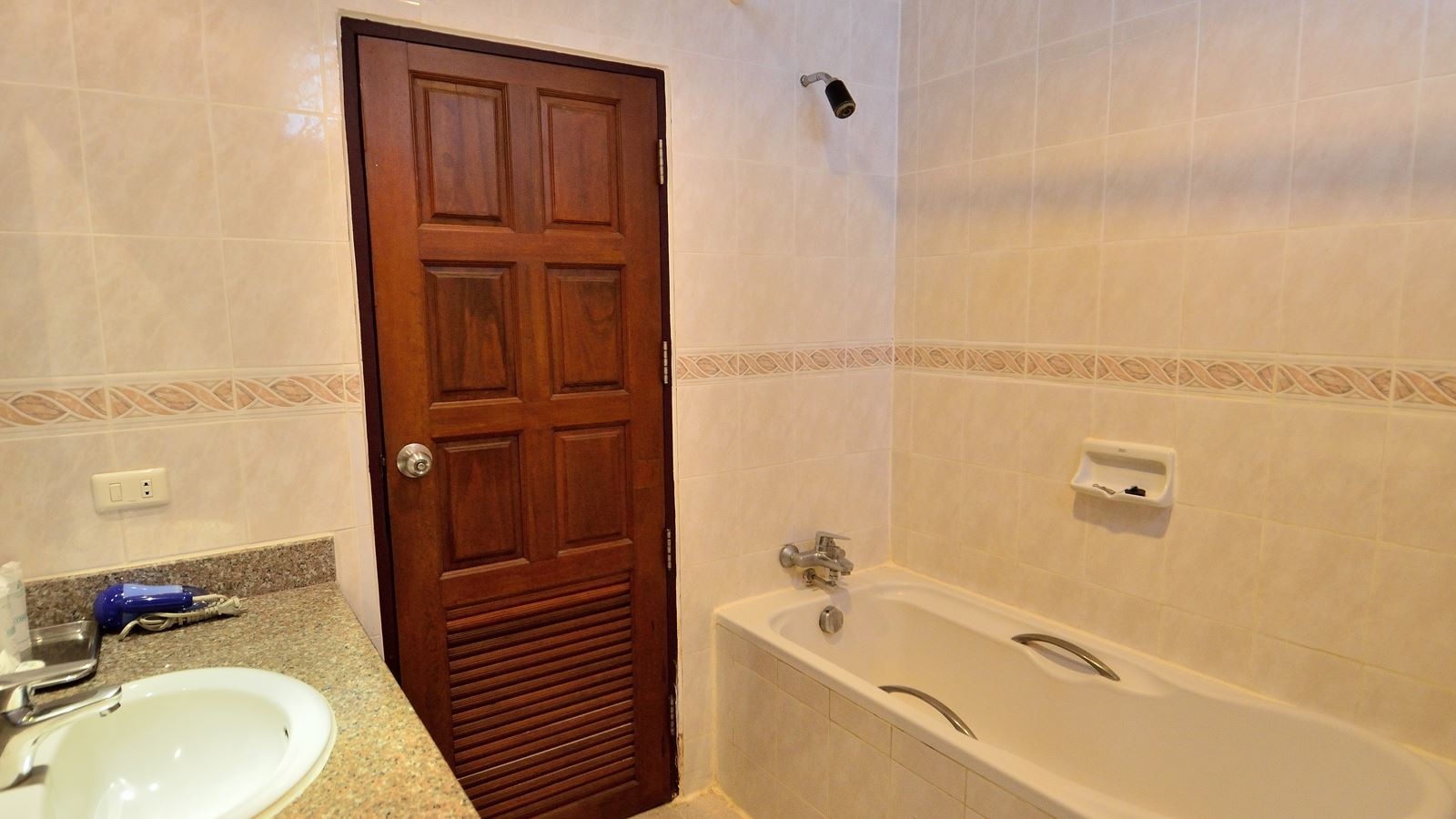 rooms-poolside-bungalow