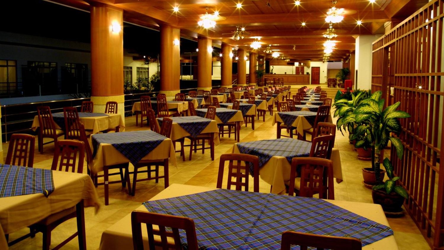 restaurants-poolside-restaurant