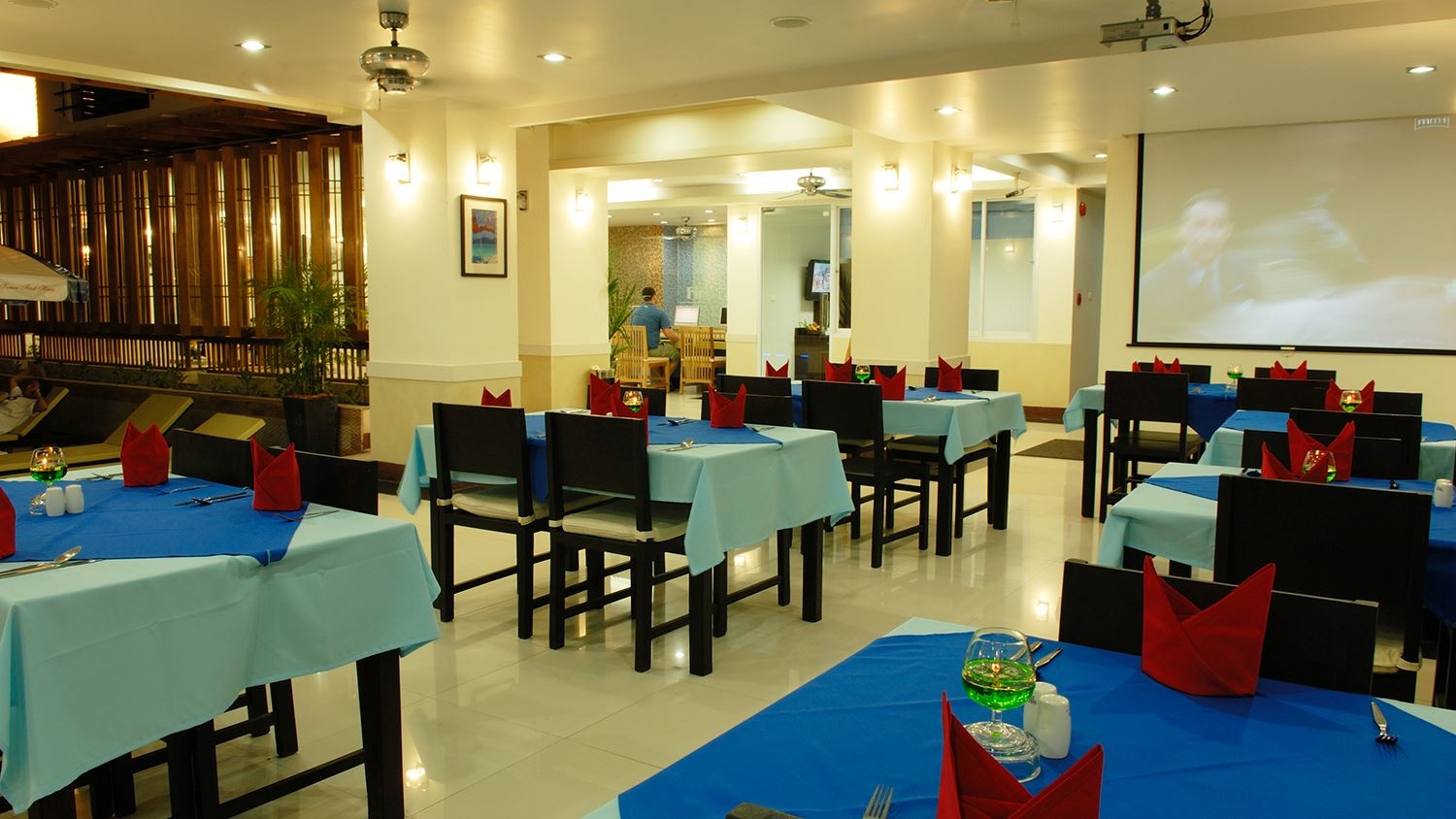 restaurants-poolside-restaurant