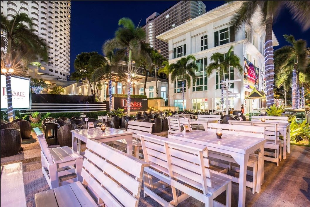 restaurants-dee-beach-pub-and-restaurant