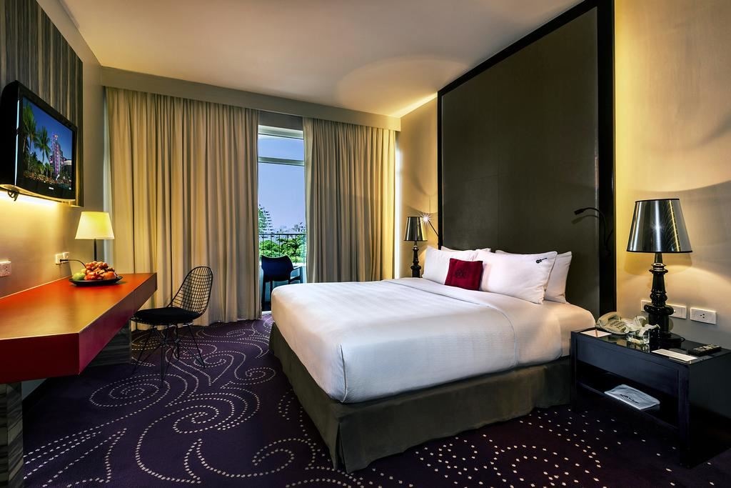 rooms-deluxe-city-view-room