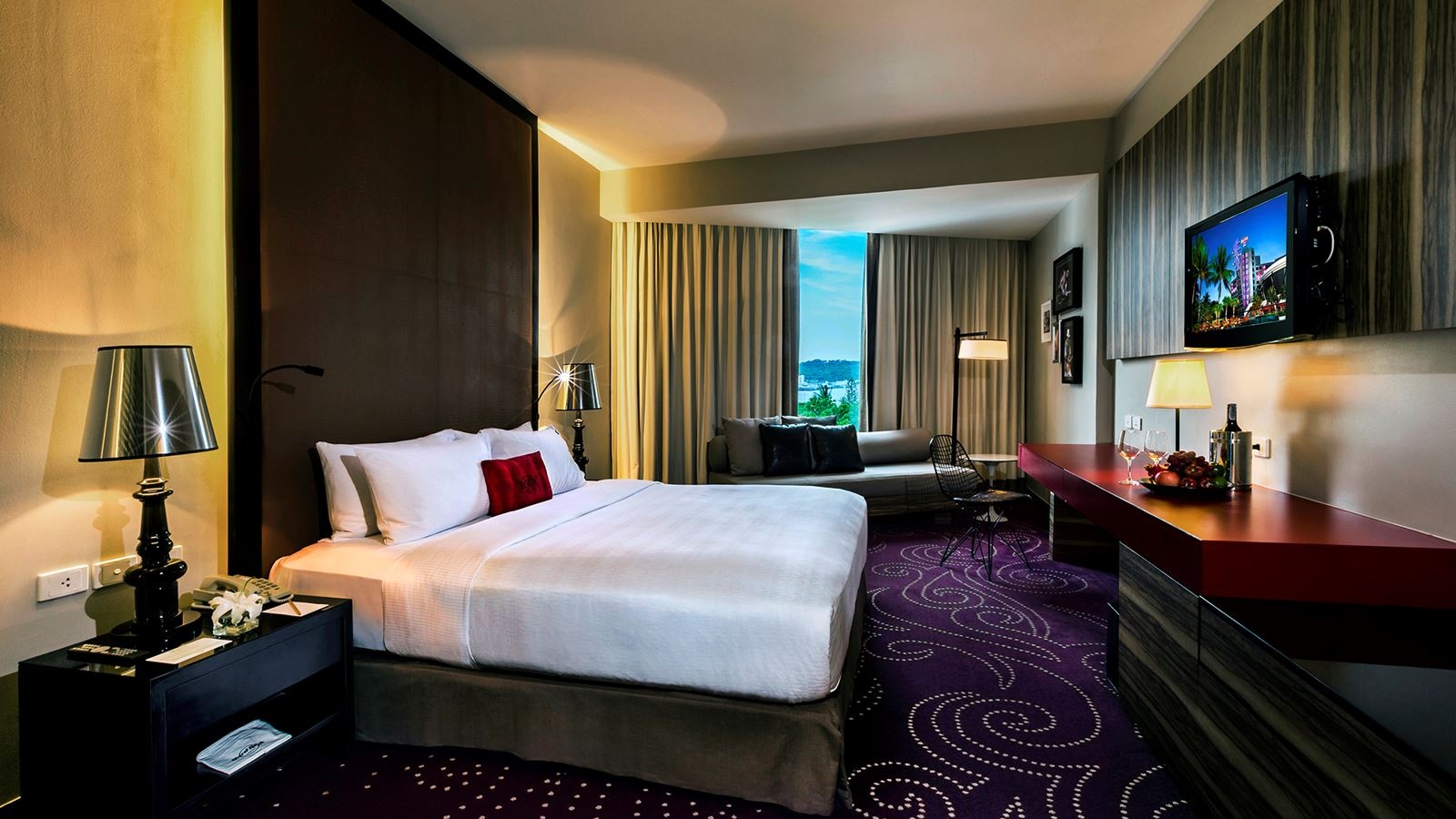 rooms-rock-royalty-sea