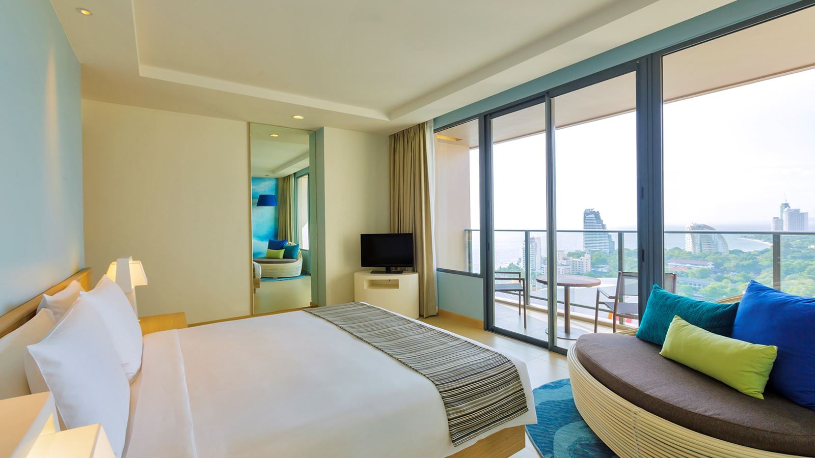 rooms-executive-suite-club-access-room--executive-tower