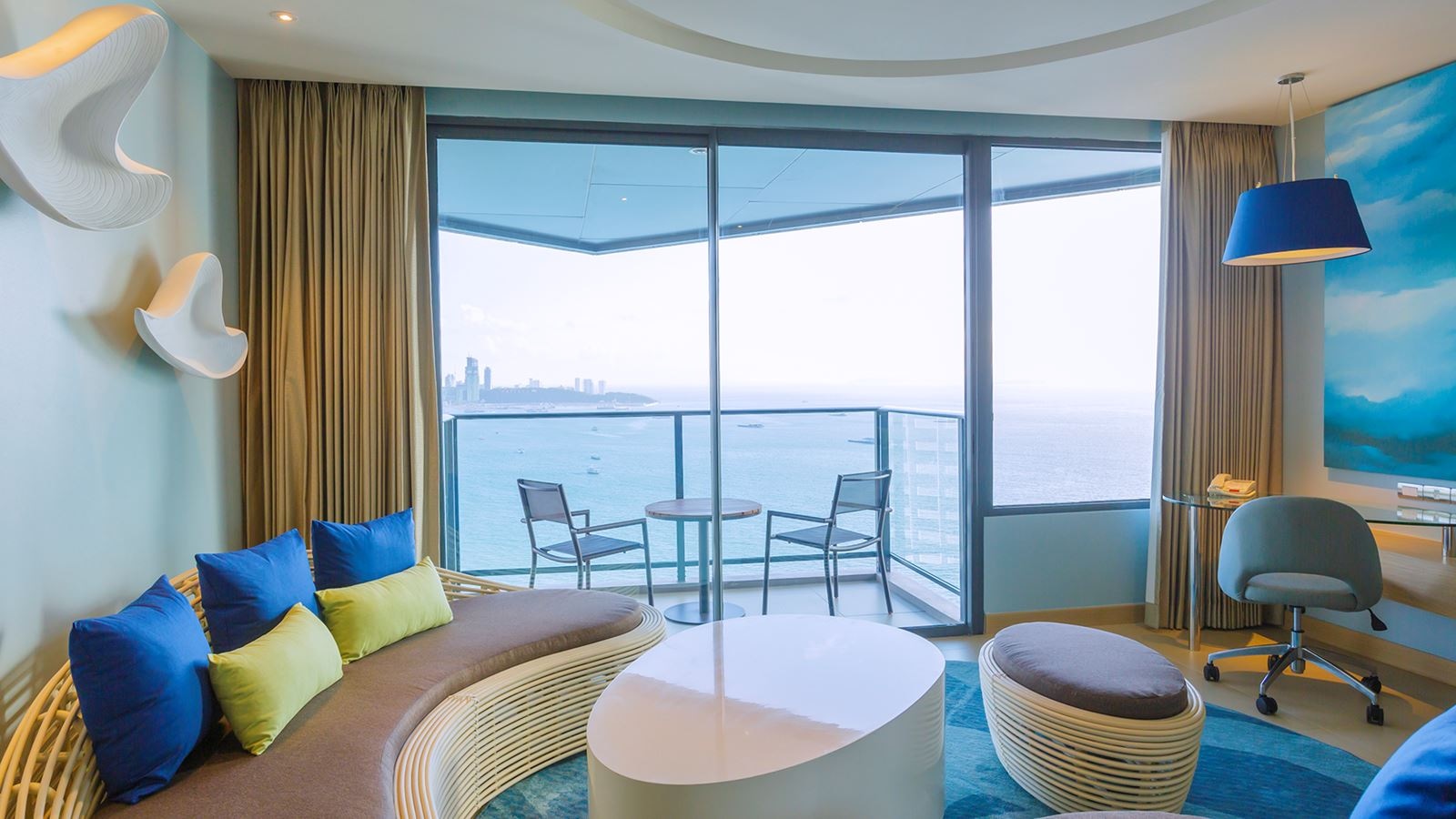 rooms-executive-suite-club-access-room--executive-tower