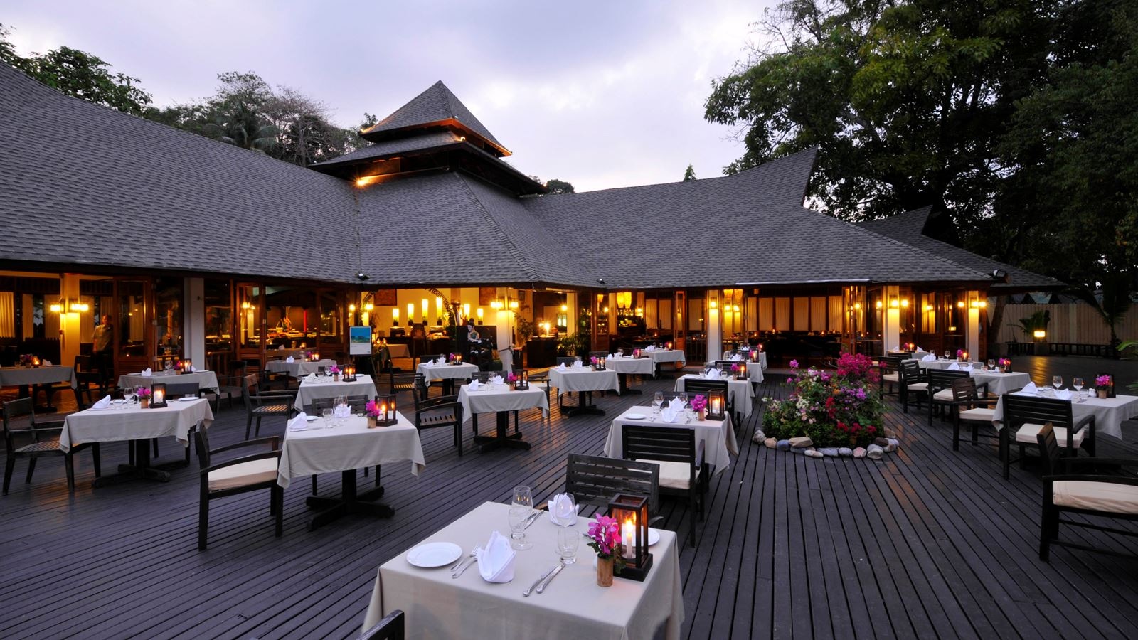 restaurants-tai-rom-prao