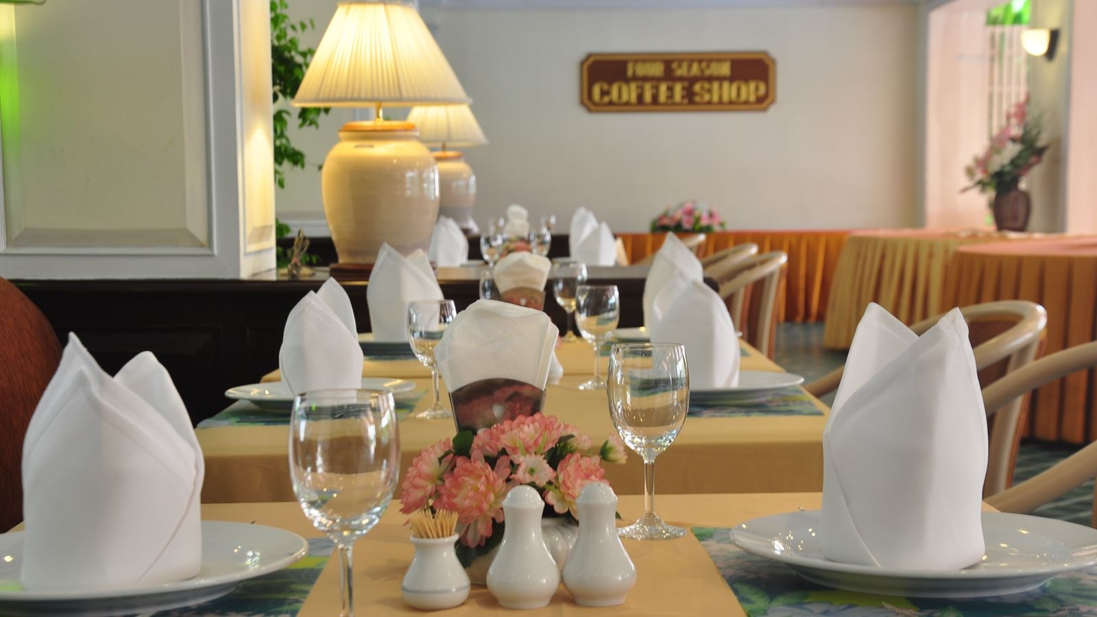 restaurants-four-season-restaurant