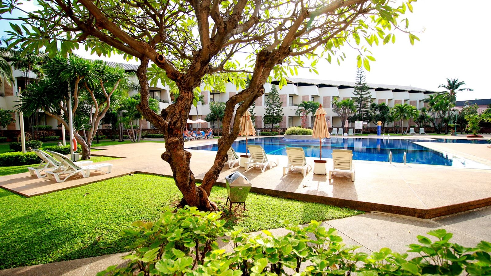 pools-outdoor-pool