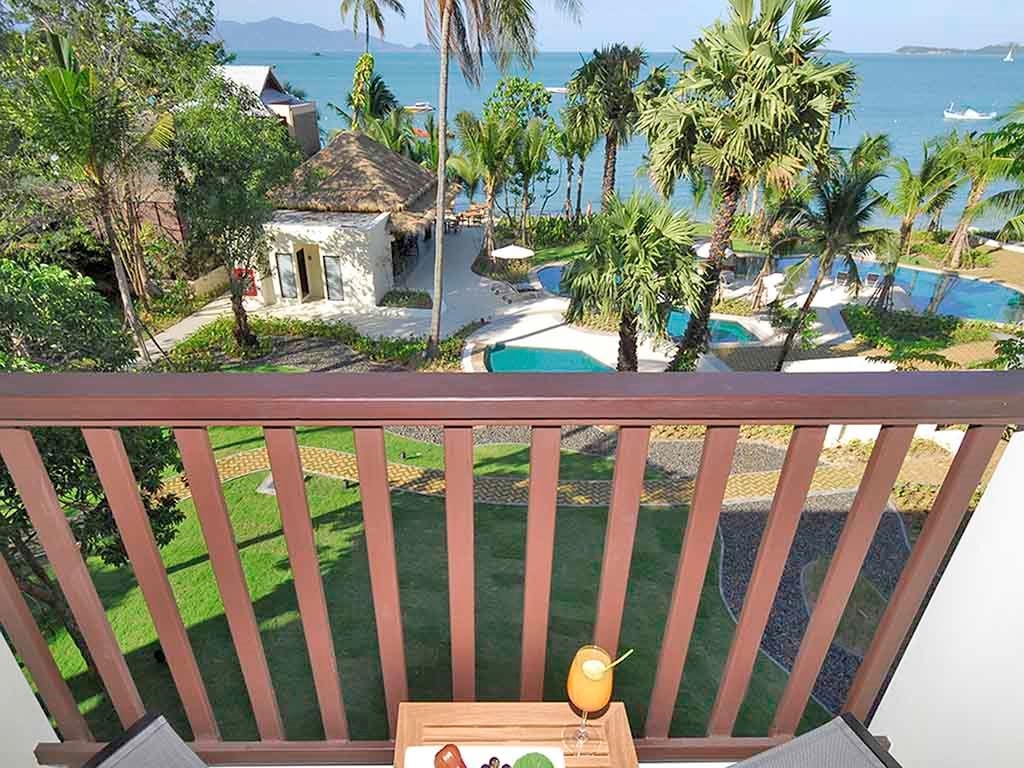 rooms-standard-1-queen-bed-sea-view