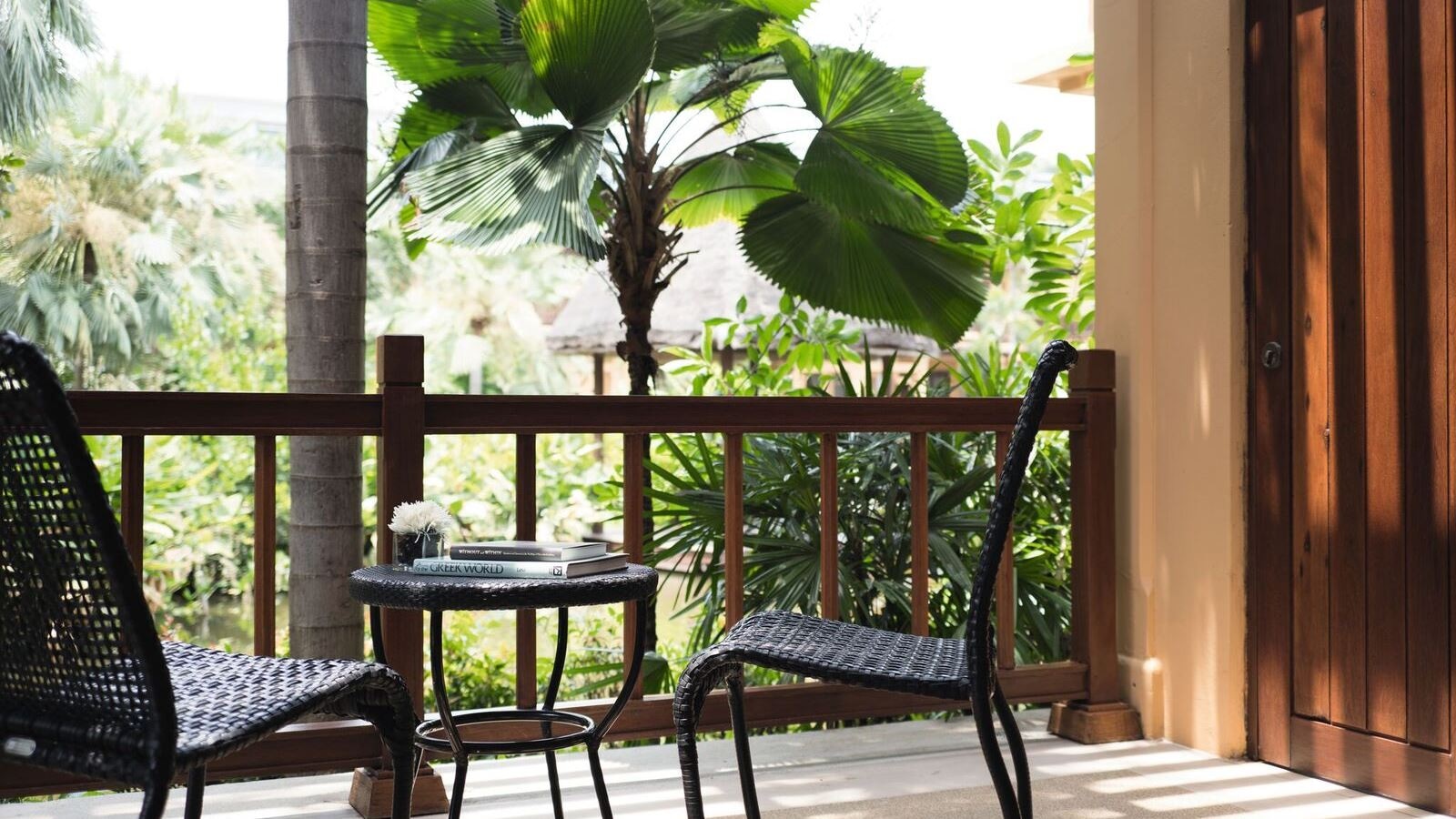 rooms-terrace-suite-with-lagoon-view