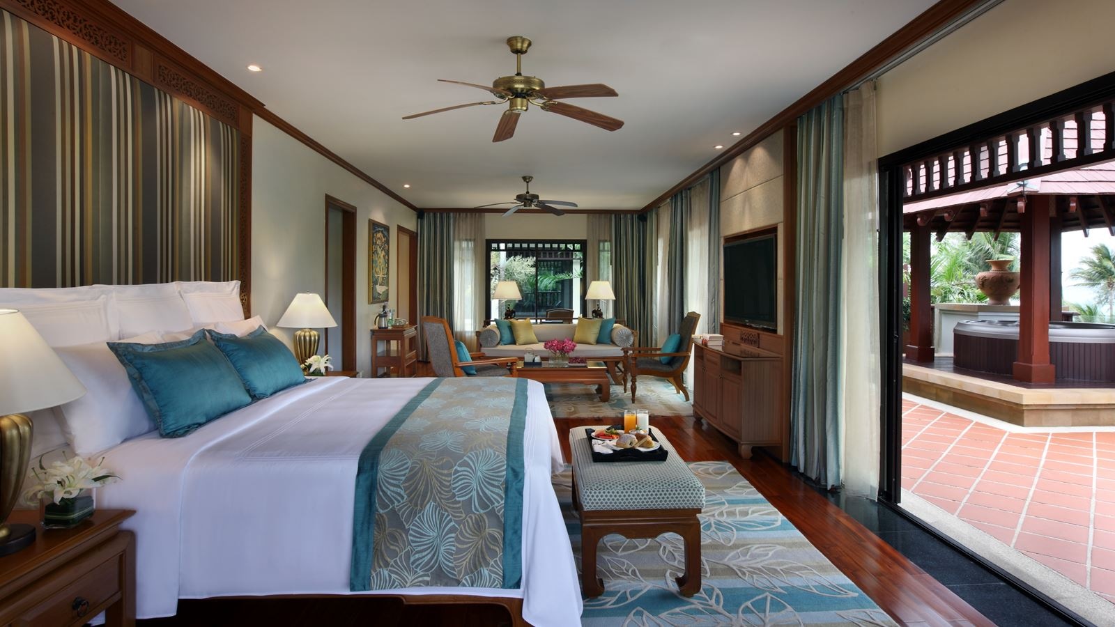 rooms-ocean-front-one-bedroom-jacuzzi-suite