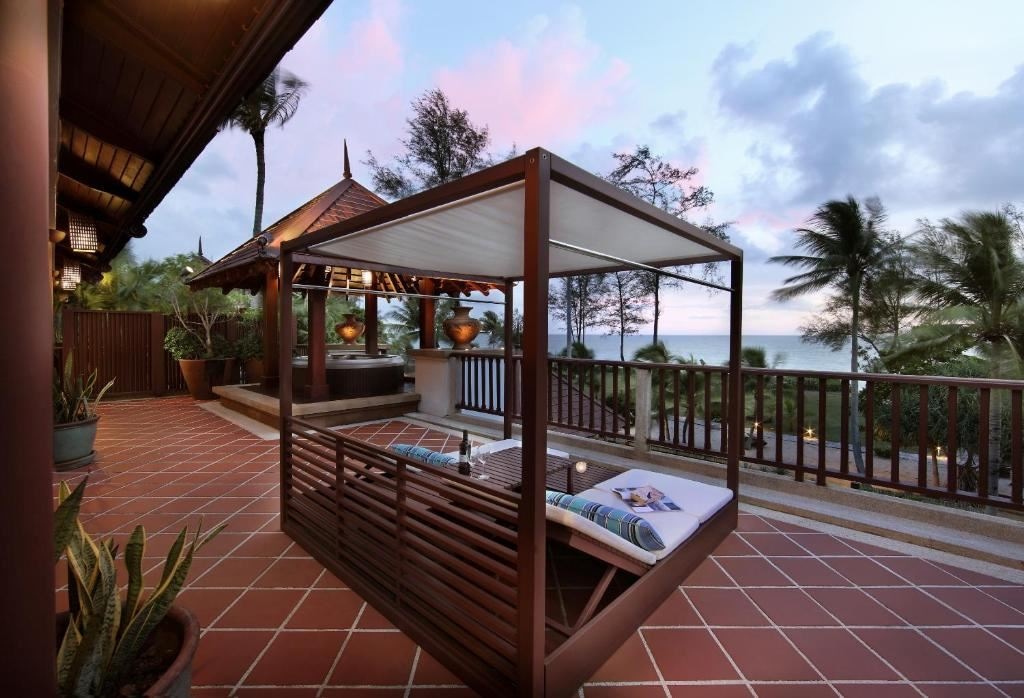 rooms-ocean-front-one-bedroom-jacuzzi-suite