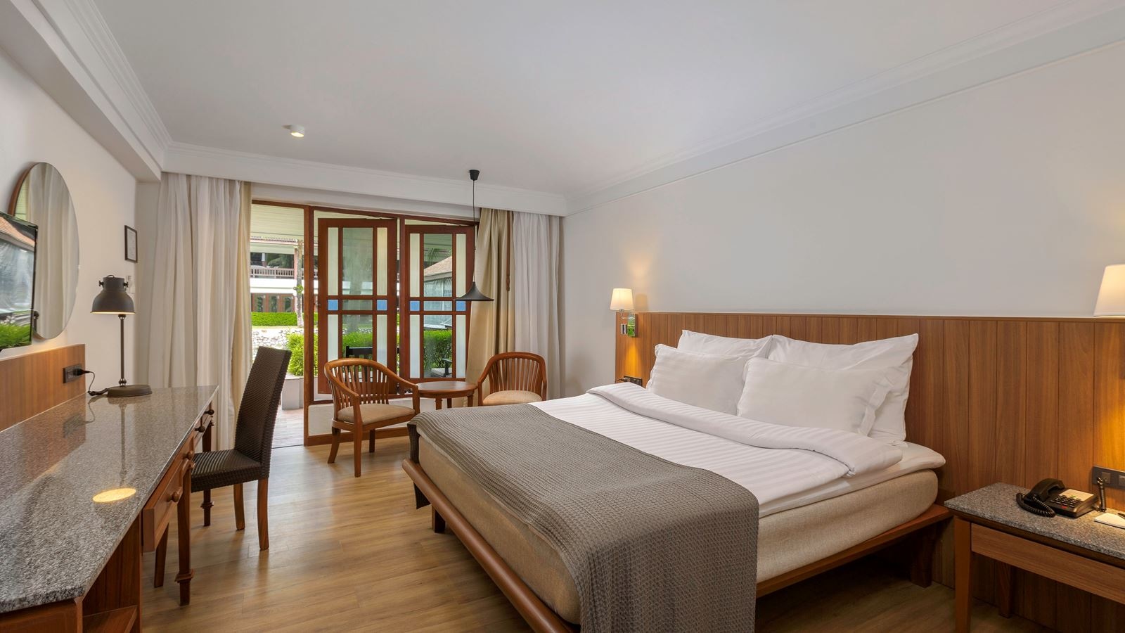 rooms-deluxe-ground-terrace