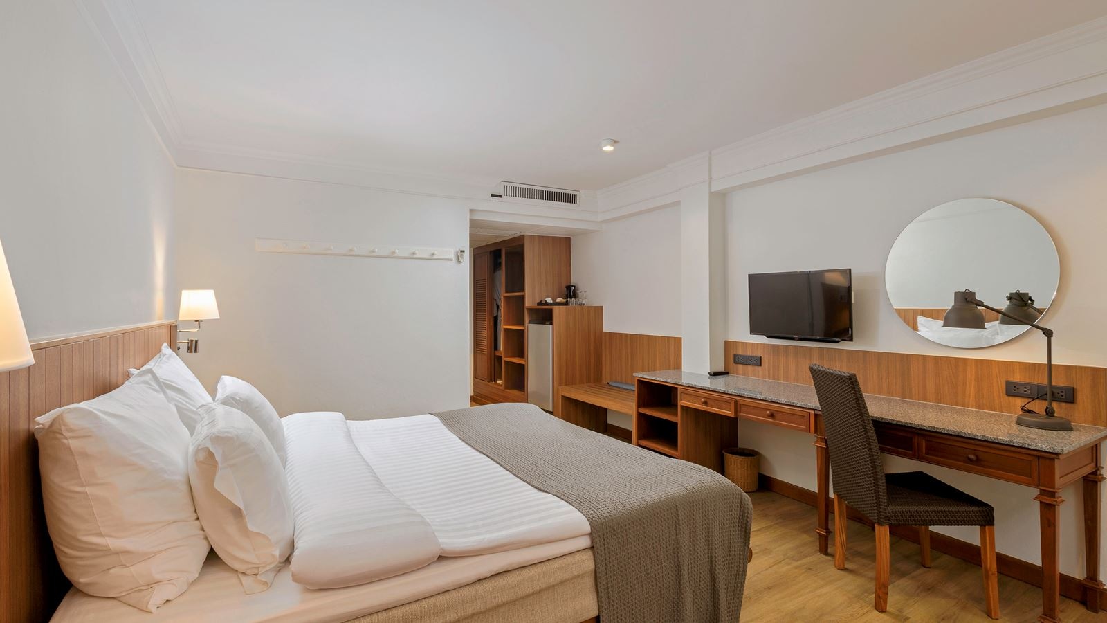 rooms-deluxe-ground-terrace