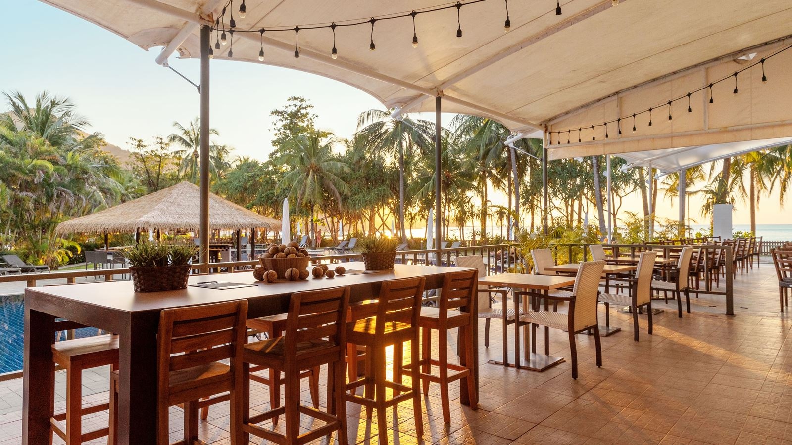 restaurants-restaurant-by-the-sea