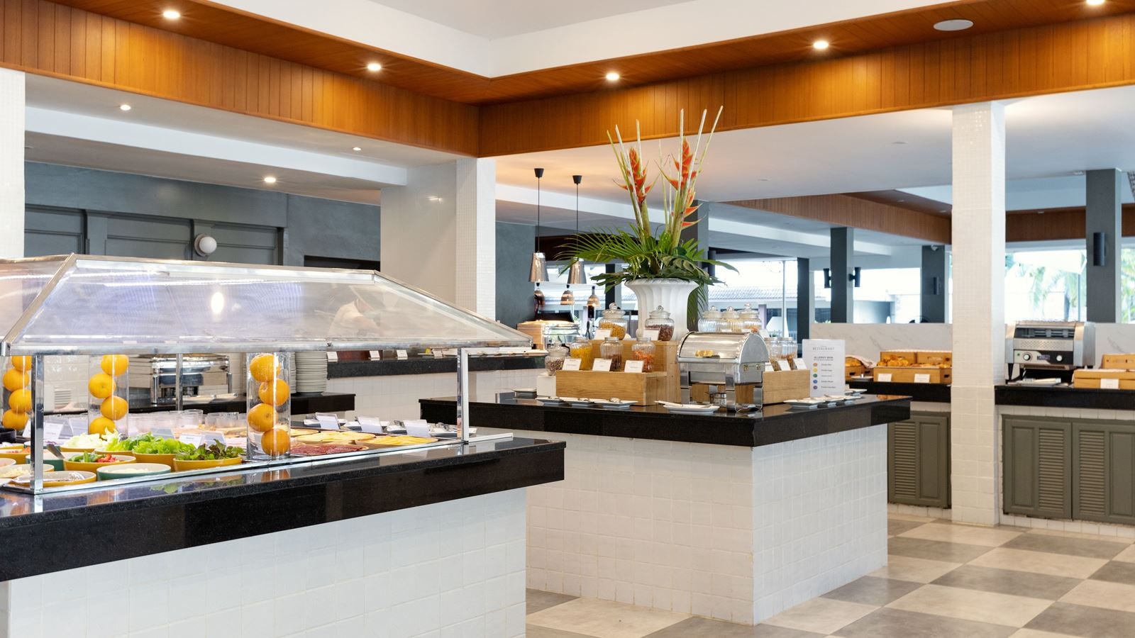 restaurants-restaurant-by-the-sea