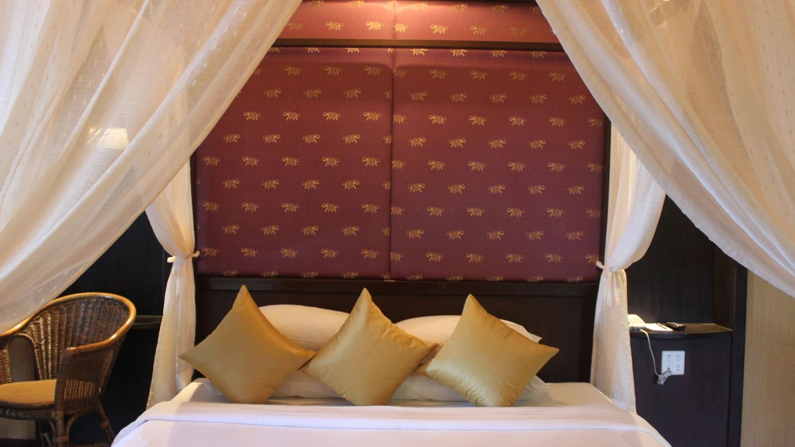 rooms-deluxe-jacuzzi