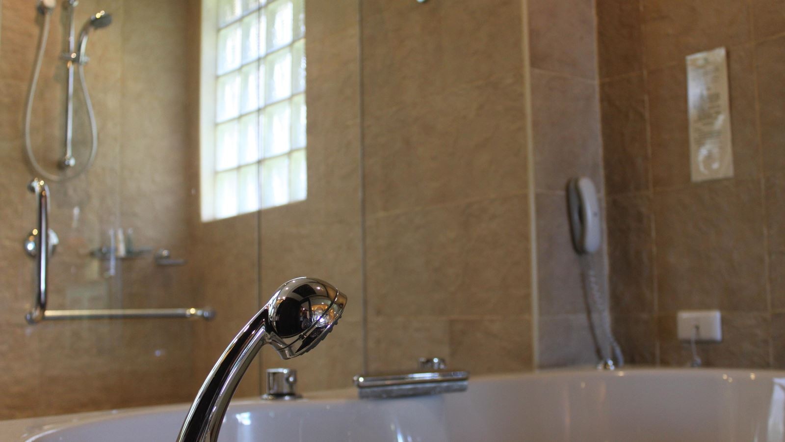 rooms-deluxe-jacuzzi