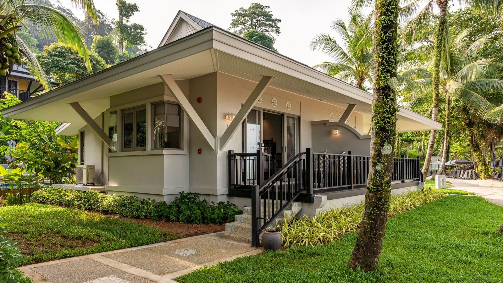 rooms-orchid-deluxe-beachfront-bungalow