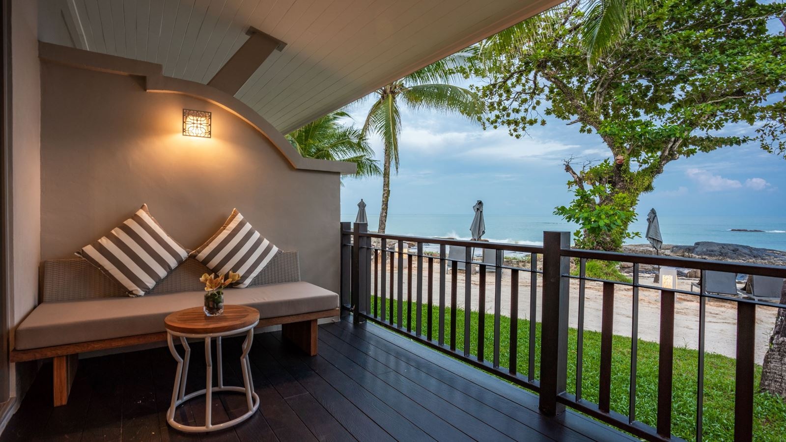 rooms-orchid-deluxe-beachfront-bungalow