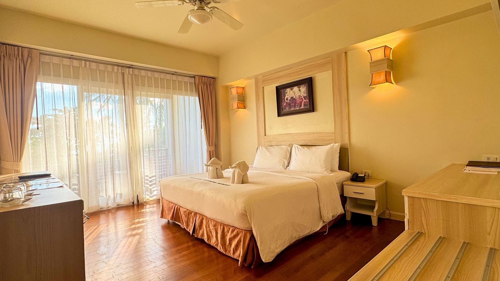 rooms-seaside-deluxe-building-room