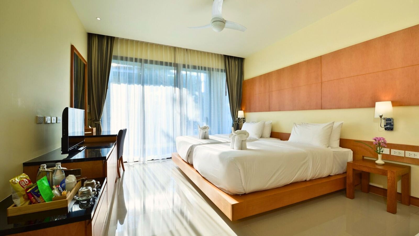 rooms-seaside-deluxe-building-room