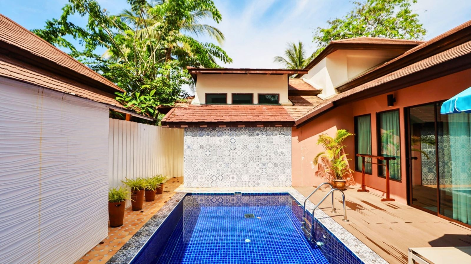 rooms-seaview-deluxe-pool-villa