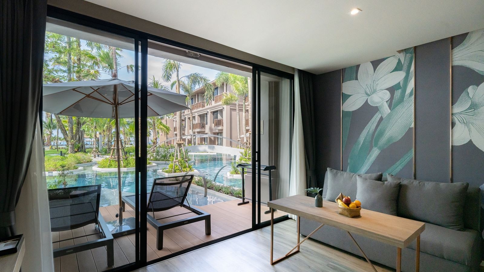 rooms-seaside-pool-access