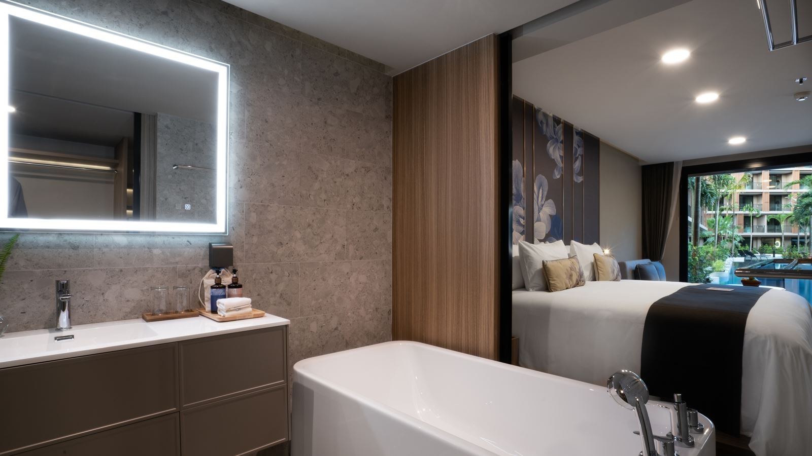 rooms-flora-pool-access