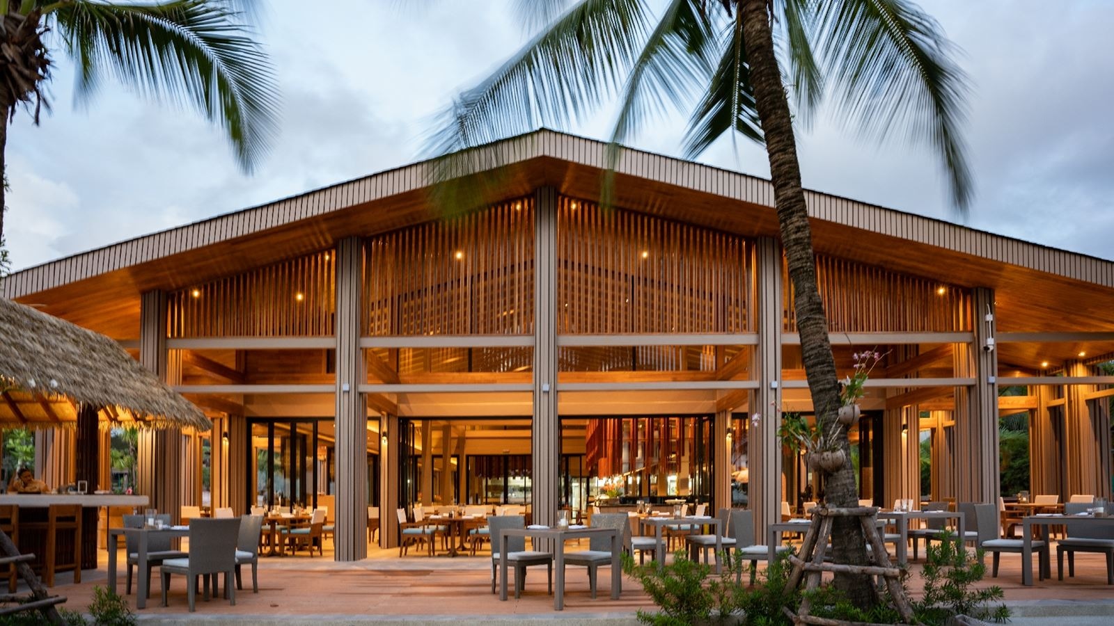 restaurants-sire-beachfront-restaurant
