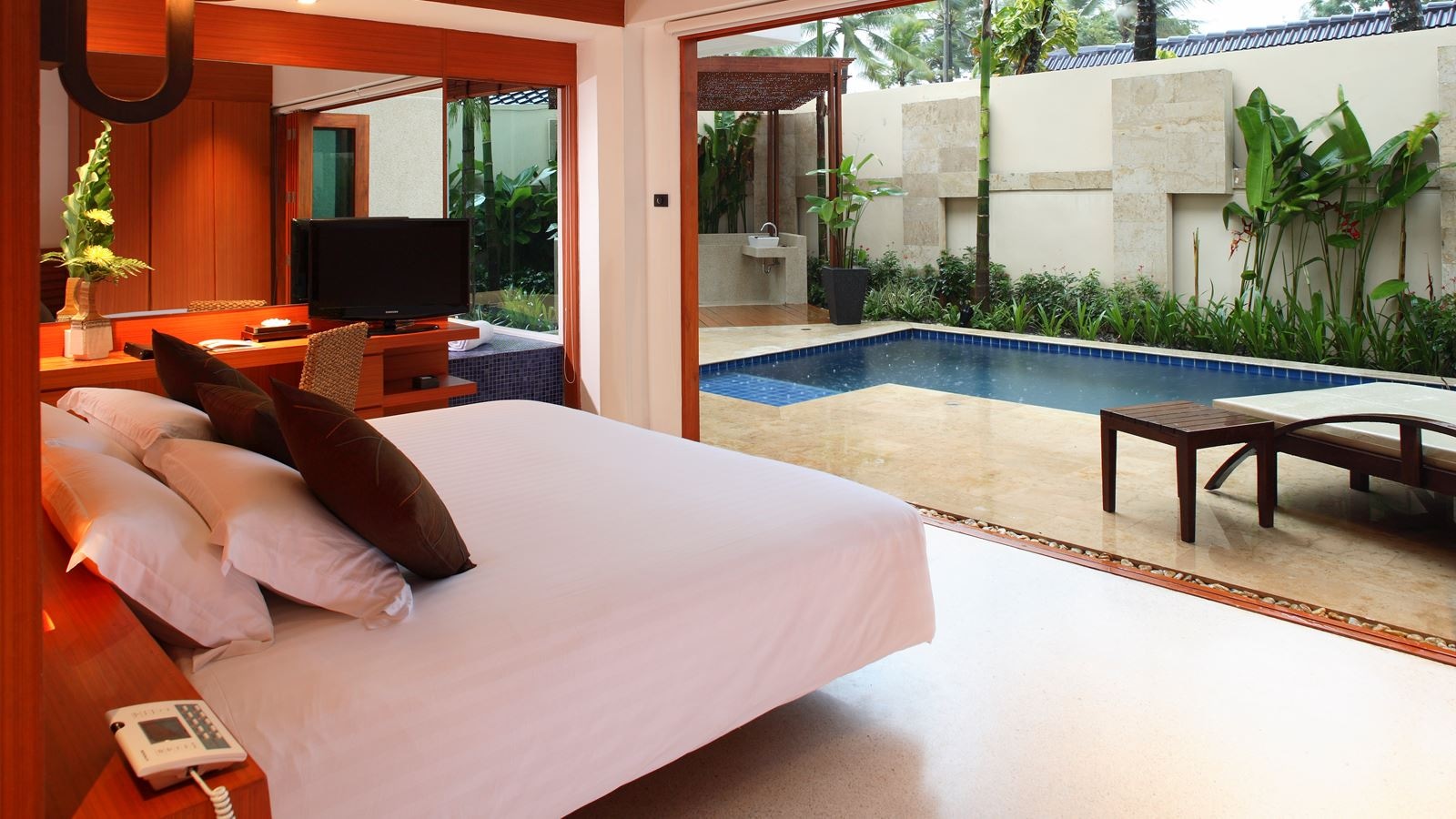 rooms-pool-villa-with-loft
