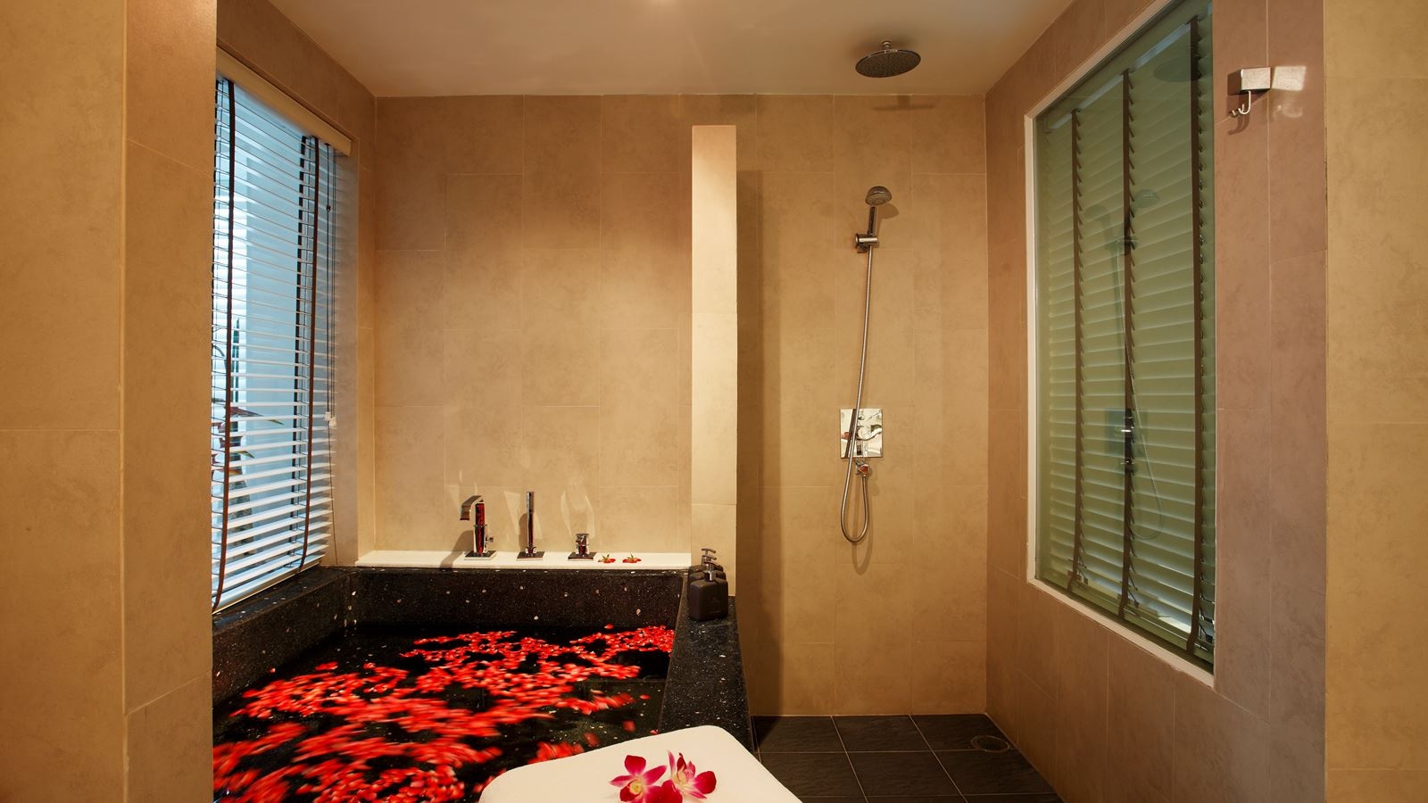 rooms-beachfront-grand-pool-villa
