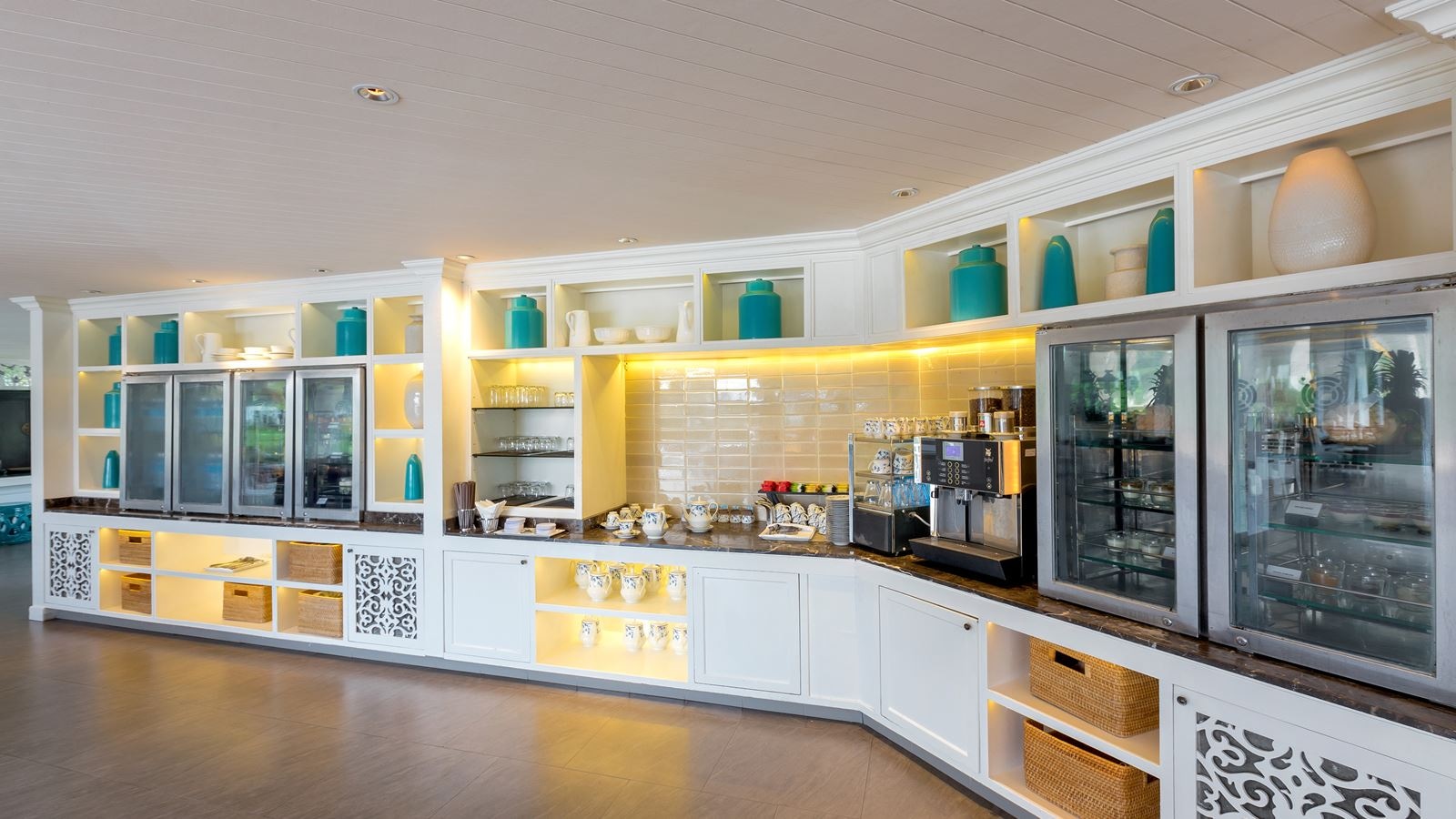 restaurants-the-club--exclusive-lounge-for-club-room-level-guests