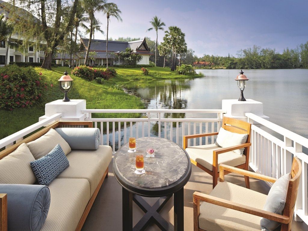 restaurants-the-club--exclusive-lounge-for-club-room-level-guests