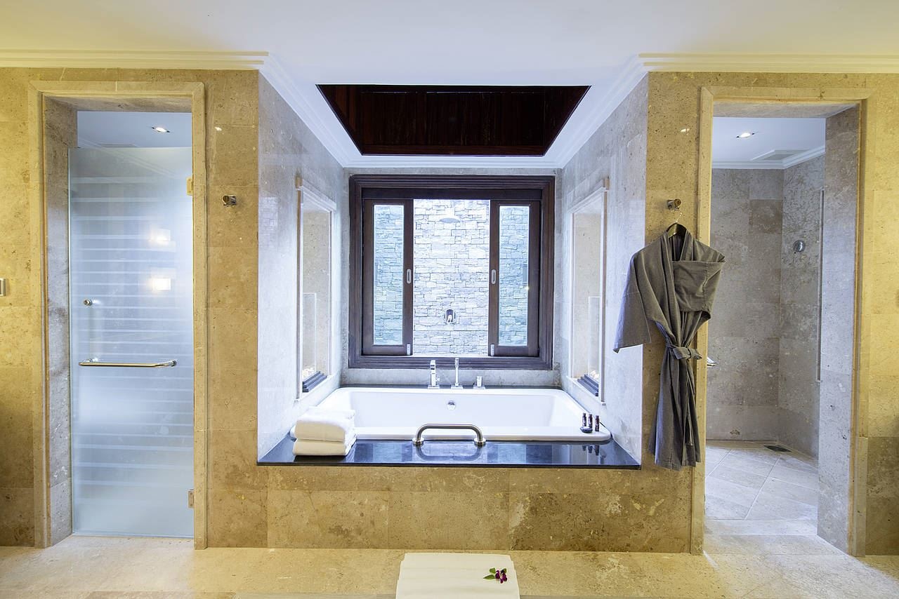 rooms-pool-villa-deluxe--ocean-front