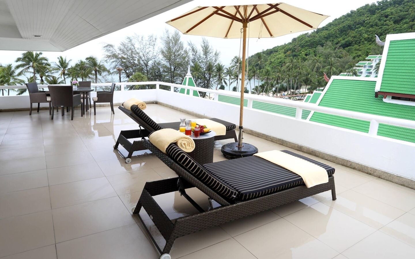 rooms-deluxe-ocean-terrace-room