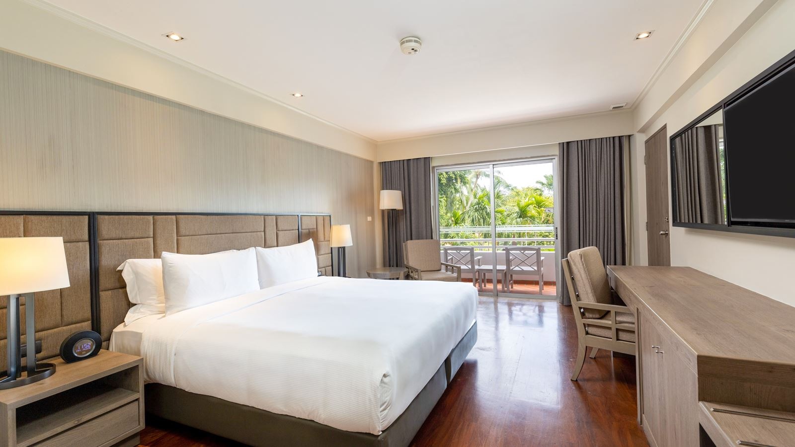 rooms-deluxe-garden-view-room